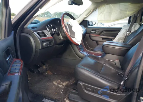 2011 Cadillac Escalade Luxury z USA, uszkodzony, nr VIN 3GYT4MEF7BG372479